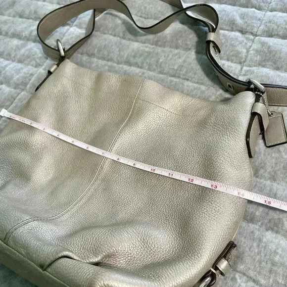 Coach pebbled leather bag. - Picture 6 of 7